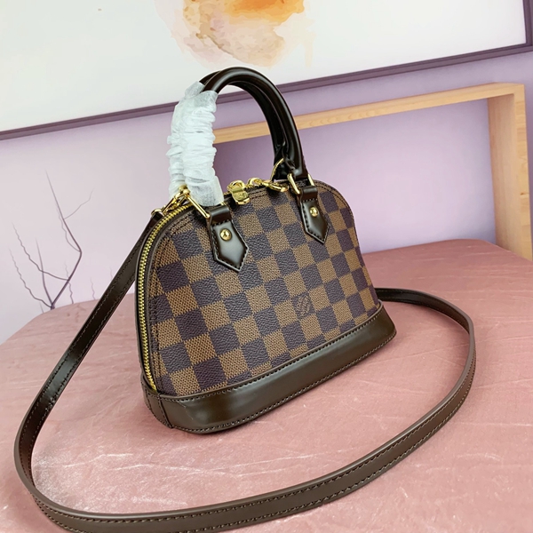 ルイヴィトンバッグ背面デザイン